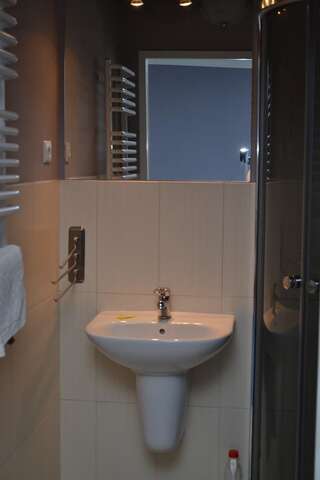 Гостевой дом Zielone Pokoje Зелёна-Гура Двухместный номер с 2 отдельными кроватями и собственной ванной комнатой-3